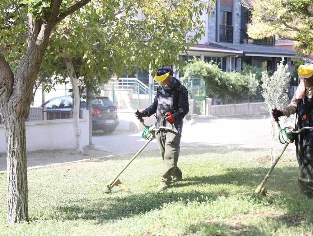 Didim Belediyesi Ekipleri Çamlık Mahallesi'nde Temizlik Çalışmalarına Devam Ediyor