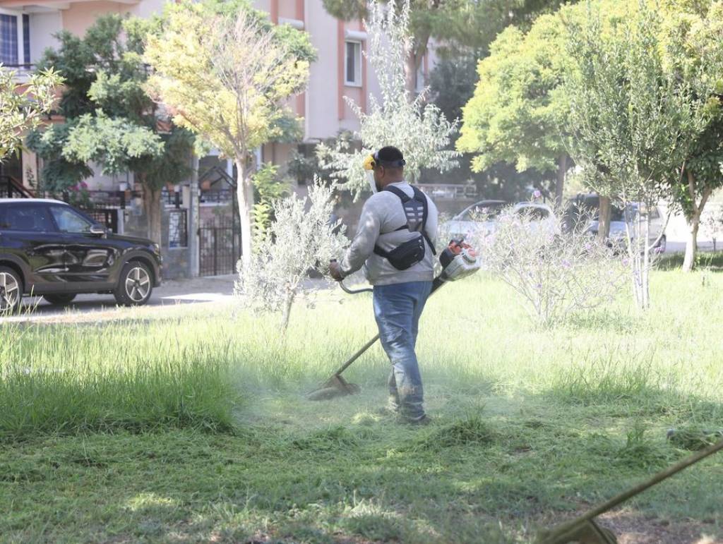 Didim Belediyesi Ekipleri Çamlık Mahallesi'nde Temizlik Çalışmalarına Devam Ediyor