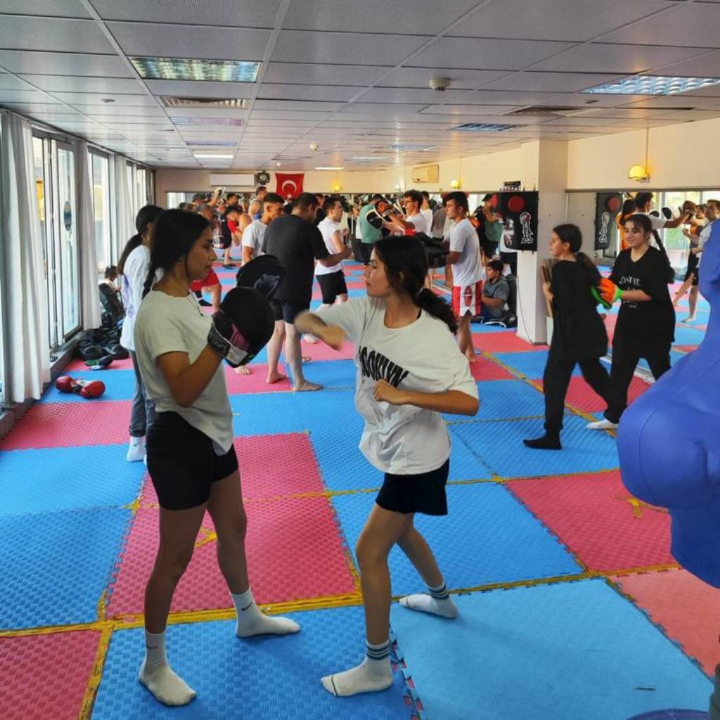 Söke Belediyesi'nde Kick Boks Kurslarına Yoğun İlgi