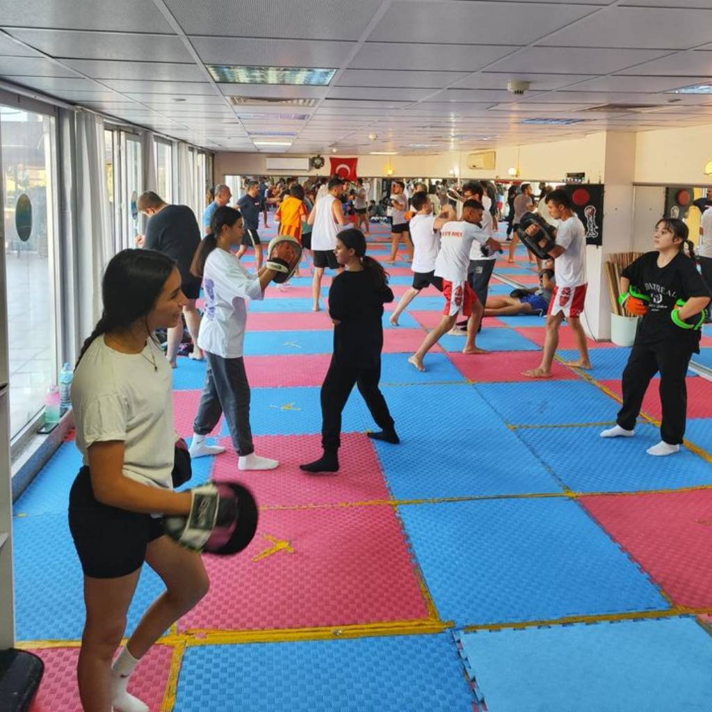 Söke Belediyesi'nde Kick Boks Kurslarına Yoğun İlgi