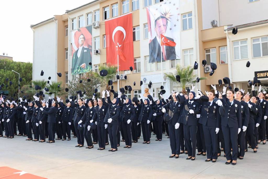 Aydın Milletvekili Mustafa Savaş, POMEM 30. Dönem Mezuniyet Töreni'ne Katıldı