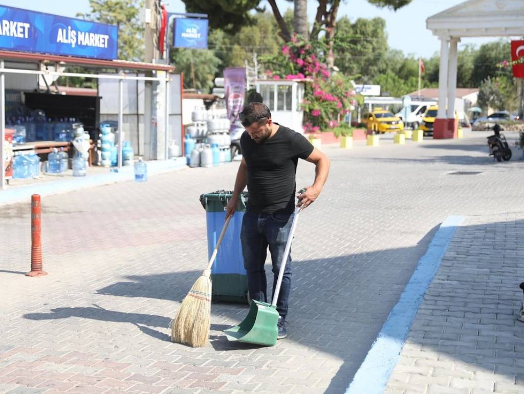 Didim Belediyesi'nden Mavişehir'de Temizlik Seferberliği