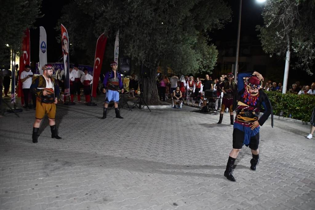 Söke'de Uluslararası 3. Halk Oyunları Şenliği Coşkuyla Tamamlandı