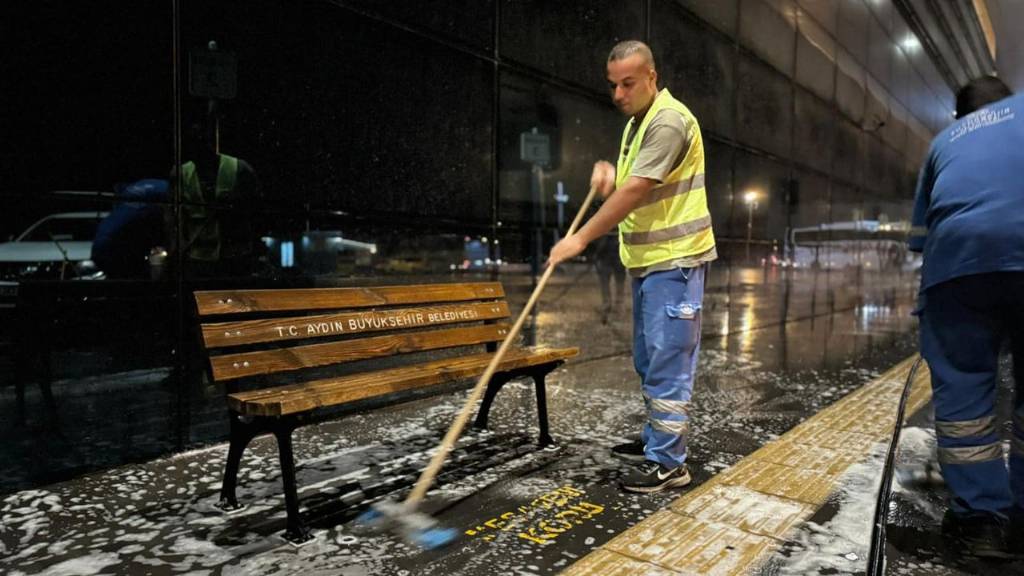 Aydın Büyükşehir Belediyesi'nden Temizlik Seferberliği