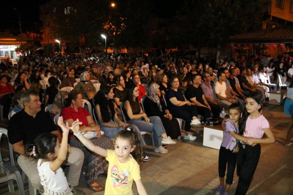 Aydın Büyükşehir Belediyesi Yaz Konserleri ile Yenipazar'da Unutulmaz Bir Akşam Yaşattı