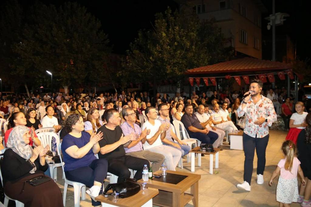 Aydın Büyükşehir Belediyesi Yaz Konserleri ile Yenipazar'da Unutulmaz Bir Akşam Yaşattı