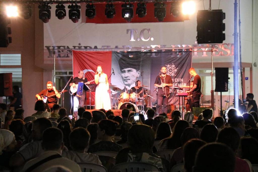 Aydın Büyükşehir Belediyesi Yaz Konserleri ile Yenipazar'da Unutulmaz Bir Akşam Yaşattı