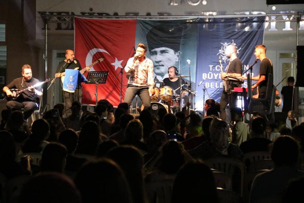 Aydın Büyükşehir Belediyesi Yaz Konserleri ile Yenipazar'da Unutulmaz Bir Akşam Yaşattı