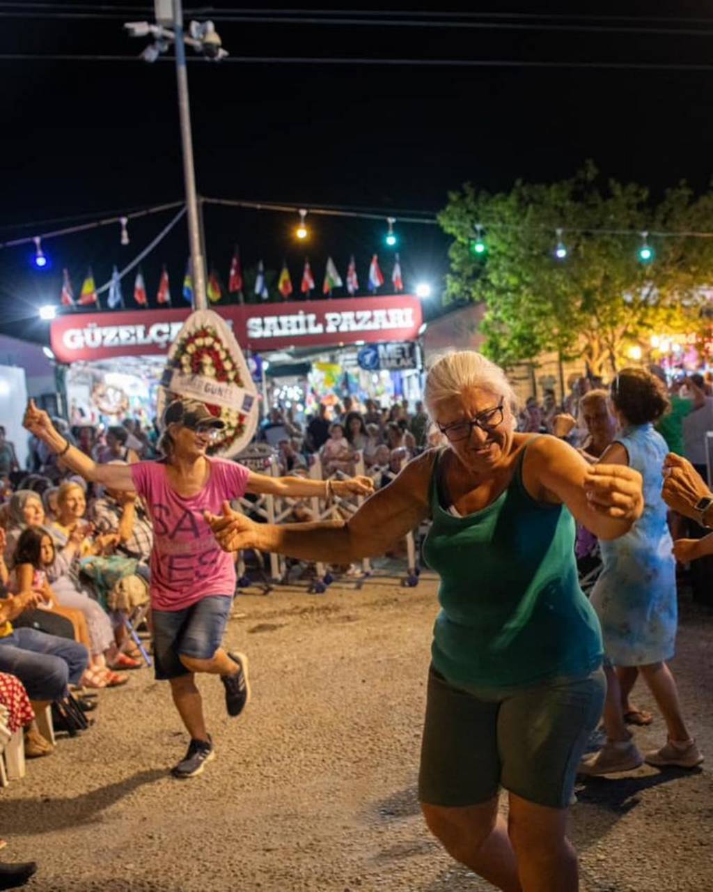 Kuşadası'nda Aşıklar Bayramı Coşkusu!