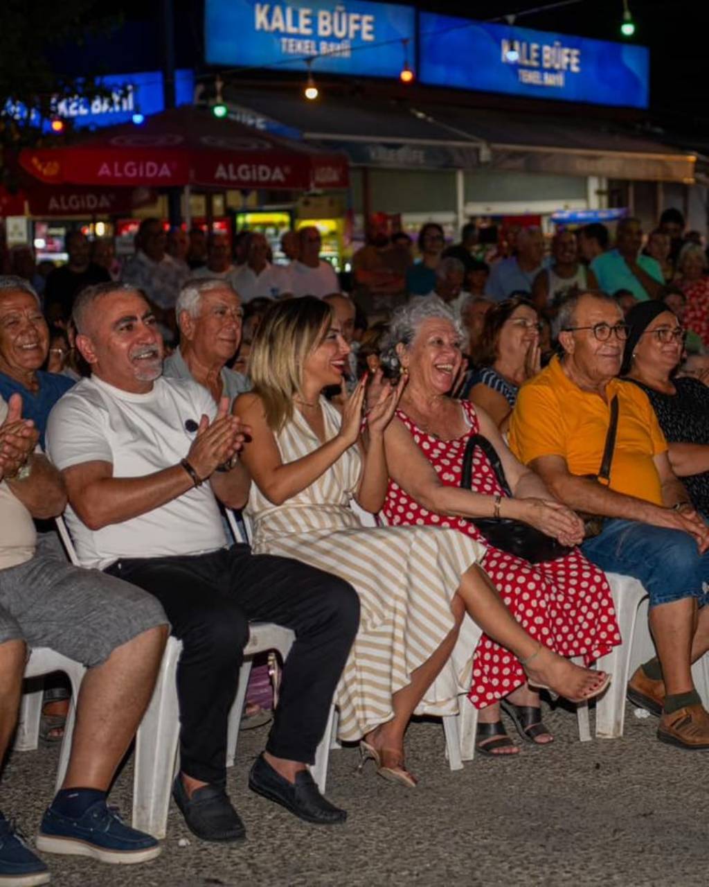 Kuşadası'nda Aşıklar Bayramı Coşkusu!