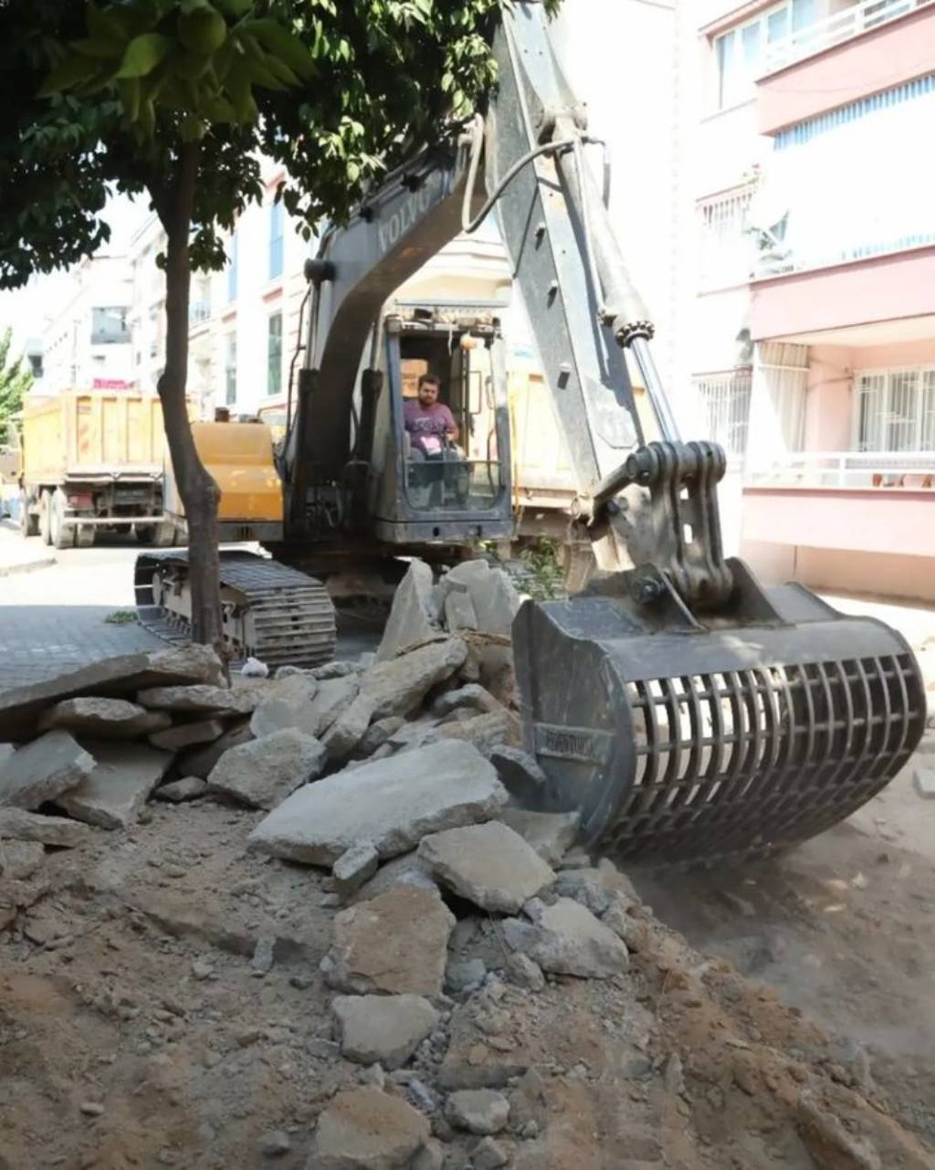 Efeler Belediyesi, Mahalle Yollarını Yeniliyor