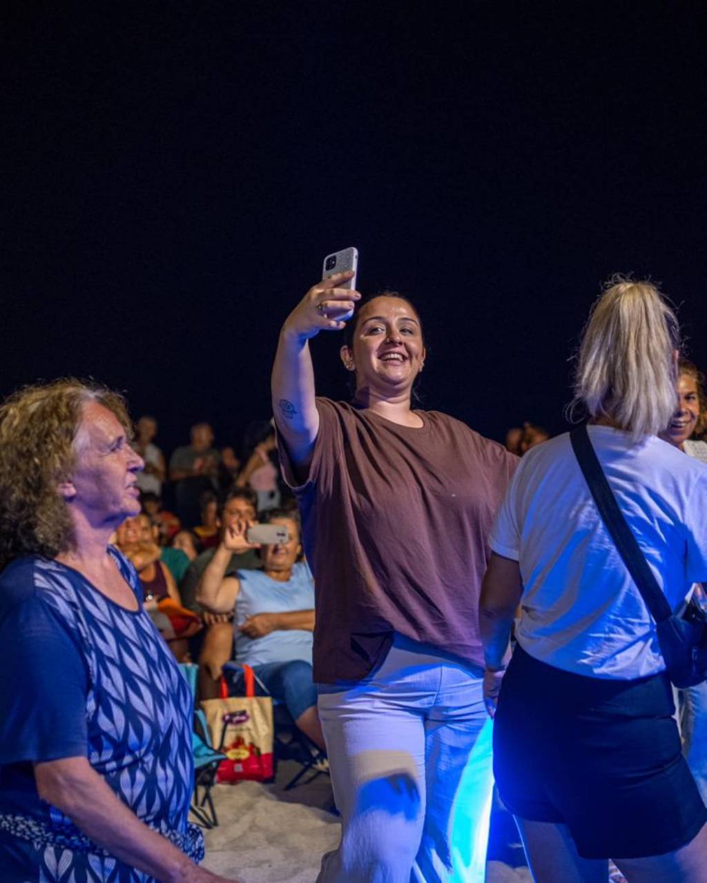 Kuşadası Belediyesi Roman Orkestrası Sevgi Plajında İlk Konserini Verdi!