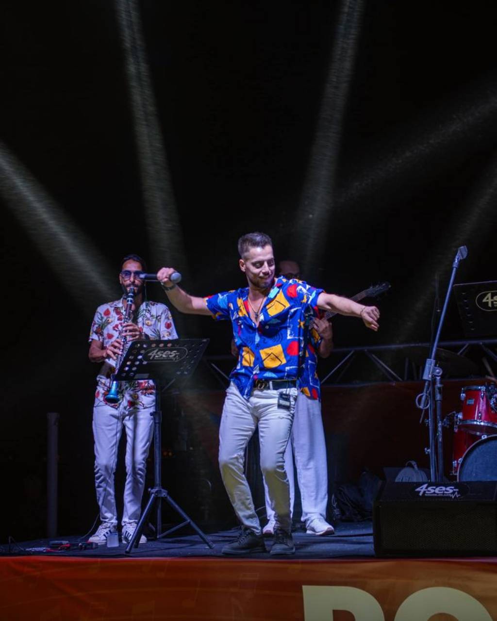 Kuşadası Belediyesi Roman Orkestrası Sevgi Plajında İlk Konserini Verdi!