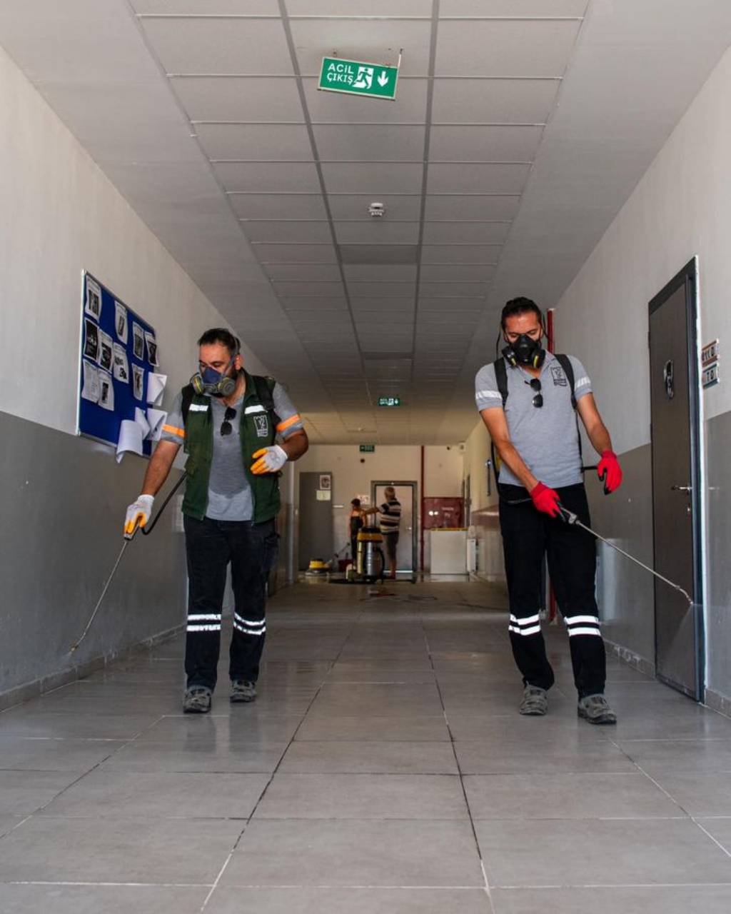 Kuşadası Belediyesi Okullarda İlaçlama Çalışmalarına Başladı