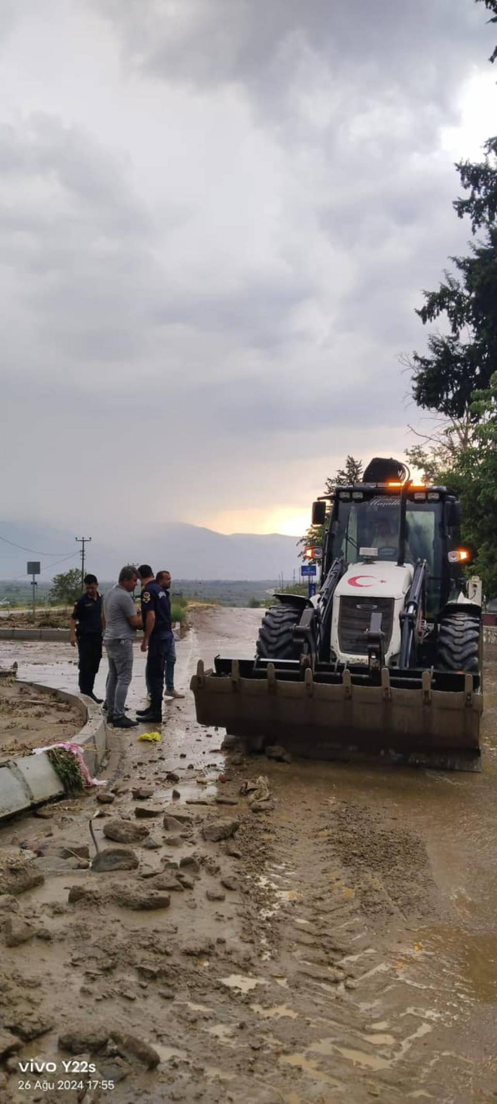 Karacasu Belediyesi Ataeymir Mahallesi'nde Sel Zararı Tespiti Yaptı