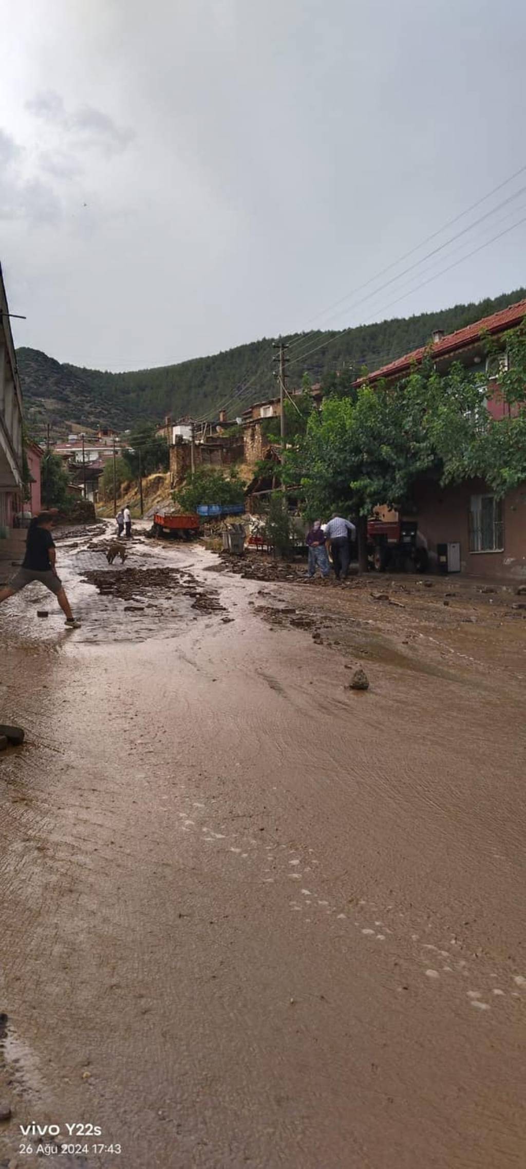 Karacasu Belediyesi Ataeymir Mahallesi'nde Sel Zararı Tespiti Yaptı