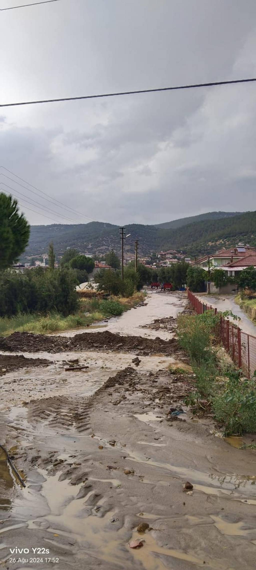 Karacasu Belediyesi Ataeymir Mahallesi'nde Sel Zararı Tespiti Yaptı