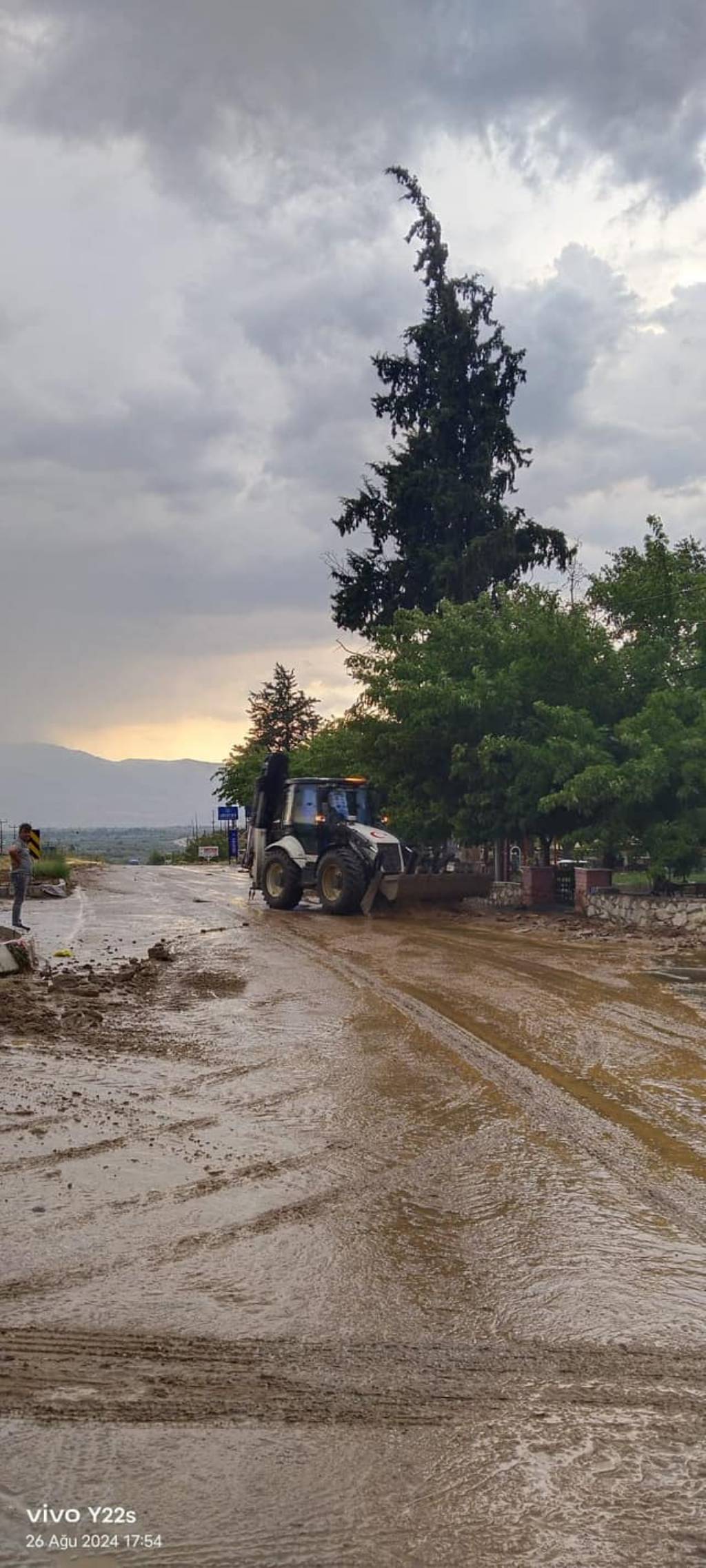 Karacasu Belediyesi Ataeymir Mahallesi'nde Sel Zararı Tespiti Yaptı