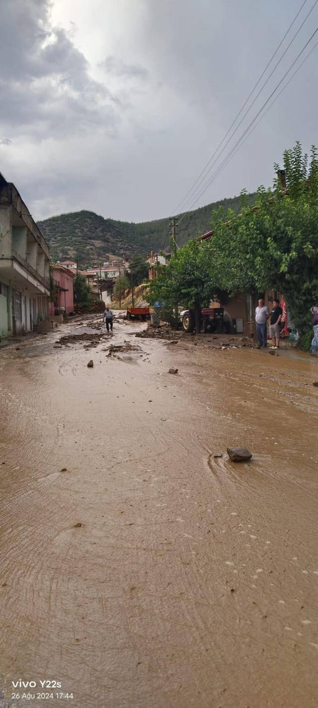 Karacasu Belediyesi Ataeymir Mahallesi'nde Sel Zararı Tespiti Yaptı