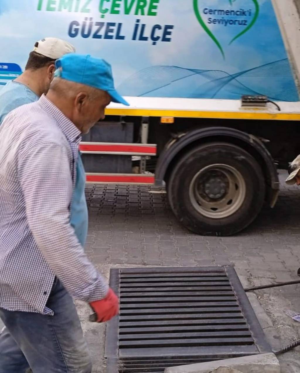 Germencik Belediyesi'nden Yağmursuyu Mazgalları İçin Temizlik Çalışmaları