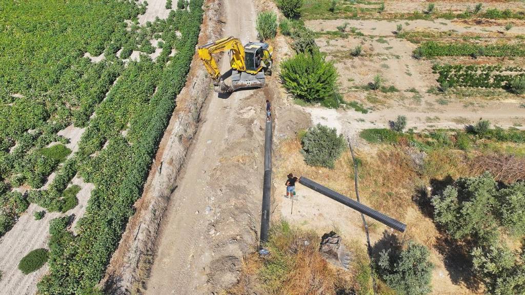 Didim Belediyesi Akyeniköy Mahallesi'ndeki Yağmur Suyu Sorununu Çözüyor