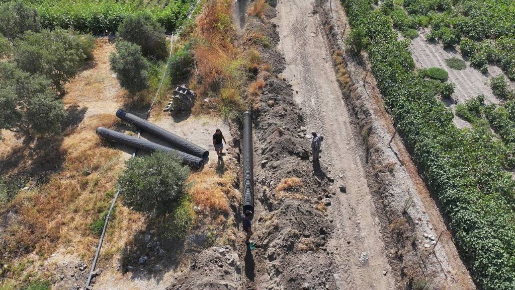 Didim Belediyesi Akyeniköy Mahallesi'ndeki Yağmur Suyu Sorununu Çözüyor