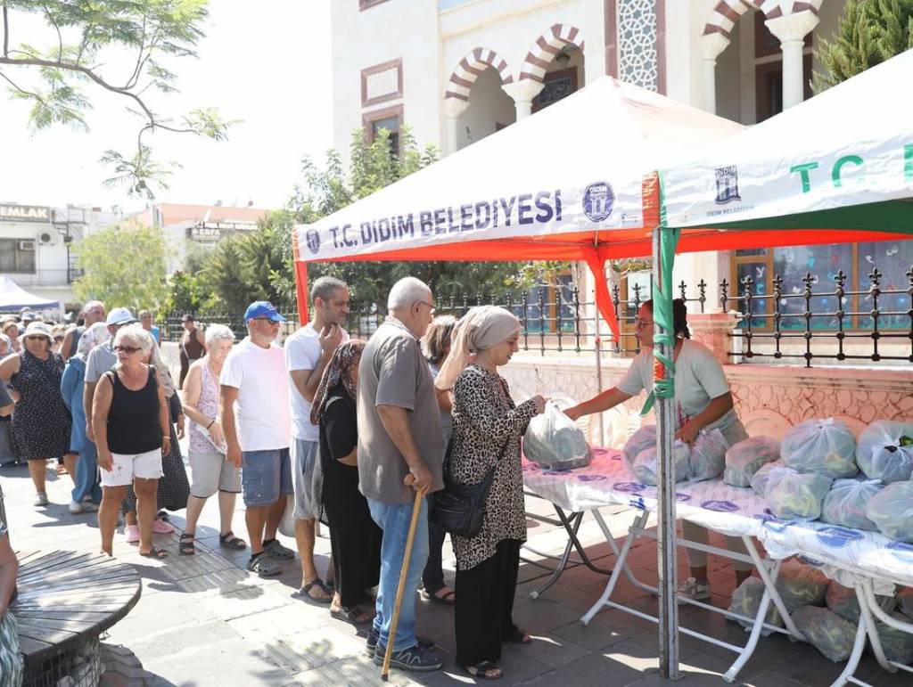 Didim Belediyesi'nden Ücretsiz Sebze Dağıtımı