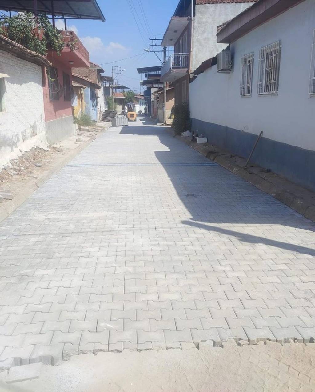 Germencik Belediyesi'nden Yol Yapım ve Bakım Çalışmaları