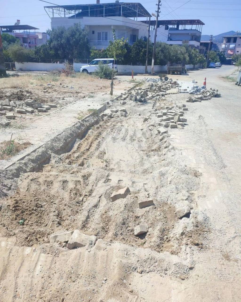 Germencik Belediyesi'nden Yol Yapım ve Bakım Çalışmaları