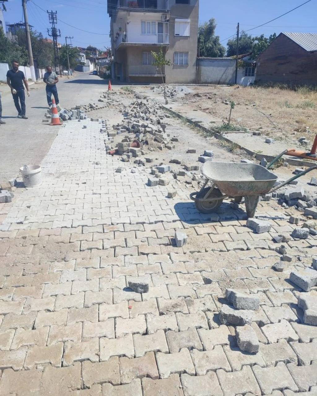 Germencik Belediyesi'nden Yol Yapım ve Bakım Çalışmaları