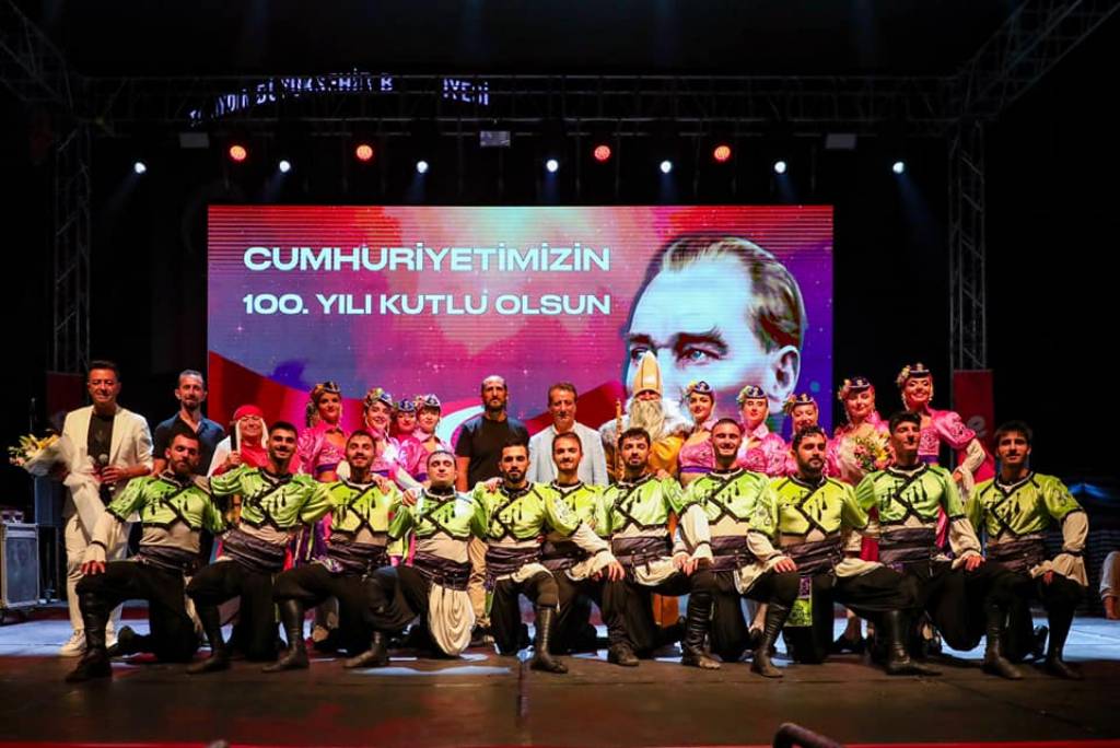 Efeler Belediyesi, Zaferimizin 102. Yılını Coşkuyla Kutladı