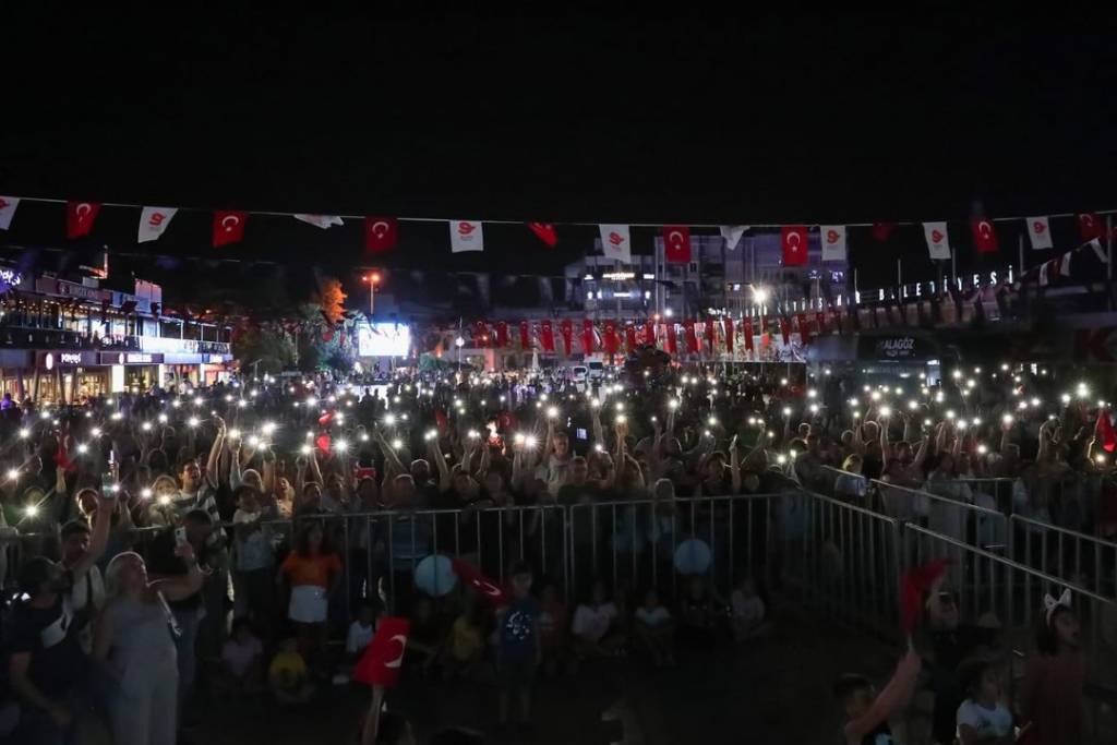 Efeler Belediyesi, Zaferimizin 102. Yılını Coşkuyla Kutladı