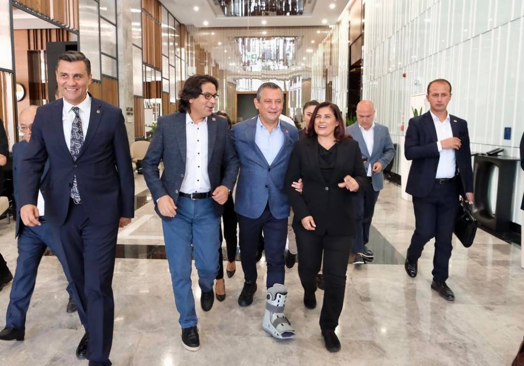 Özlem Çerçioğlu ve Özgür Özel, Çiftçi Mitingi Öncesi Bir Araya Geldi