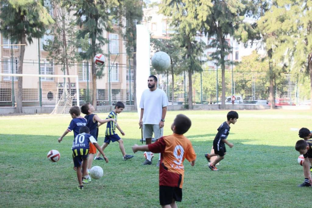 Aydın Büyükşehir Belediyesi'nden Yaz Spor Kursları: Geleceğin Sporcuları Yetişiyor