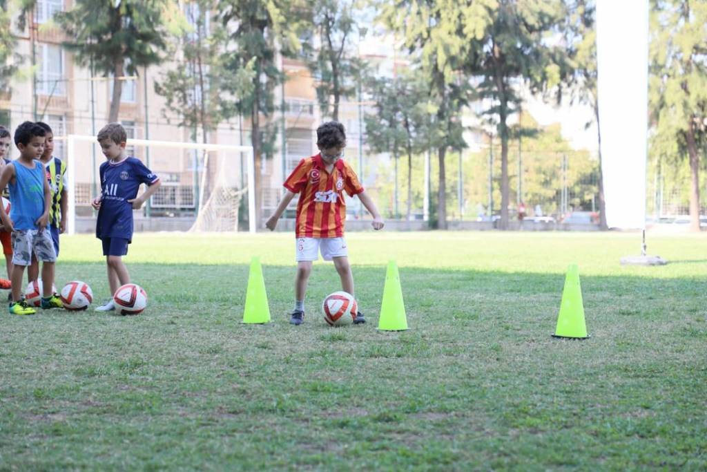 Aydın Büyükşehir Belediyesi'nden Yaz Spor Kursları: Geleceğin Sporcuları Yetişiyor