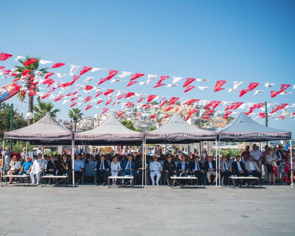 Kuşadası'nda 30 Ağustos Zafer Bayramı Coşkuyla Kutlandı