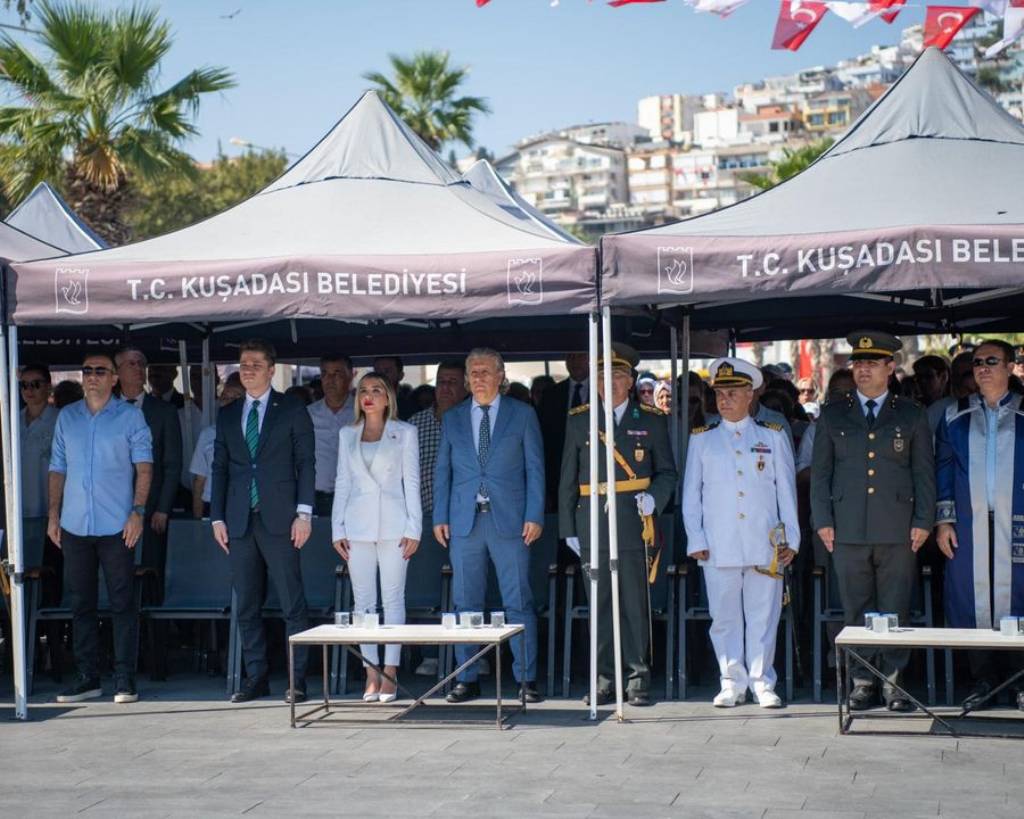 Kuşadası'nda 30 Ağustos Zafer Bayramı Coşkuyla Kutlandı