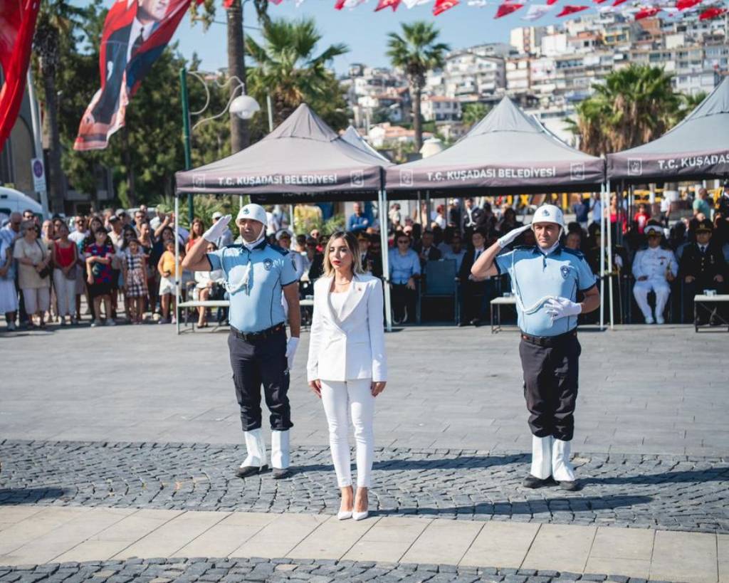 Kuşadası'nda 30 Ağustos Zafer Bayramı Coşkuyla Kutlandı