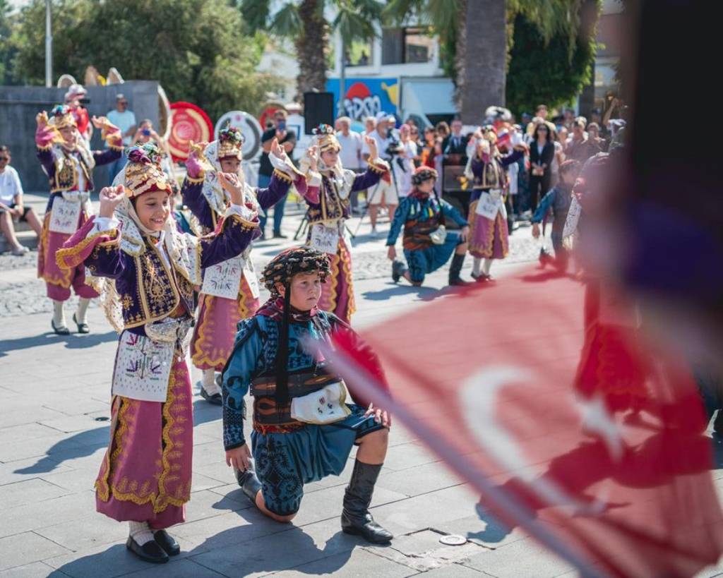 Kuşadası'nda 30 Ağustos Zafer Bayramı Coşkuyla Kutlandı