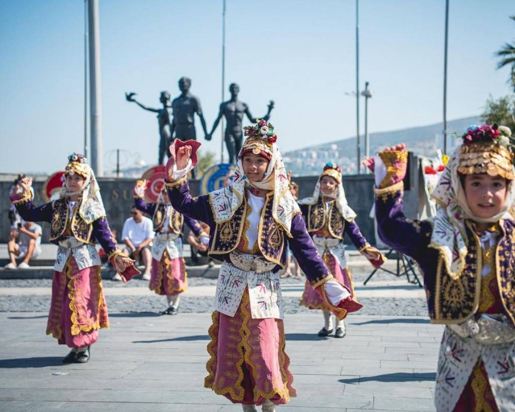 Kuşadası'nda 30 Ağustos Zafer Bayramı Coşkuyla Kutlandı