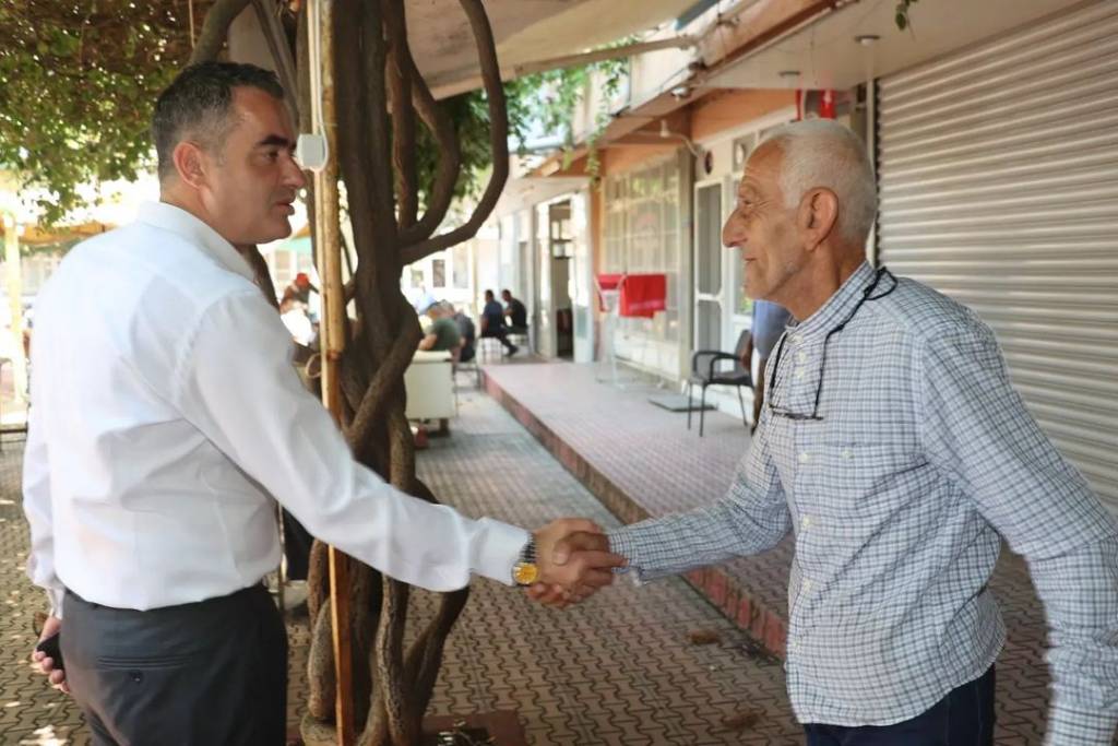 Koçarlı Belediye Başkanı Özgür Arıcı, Bıyıklı Mahallesi Pazarını Ziyaret Etti