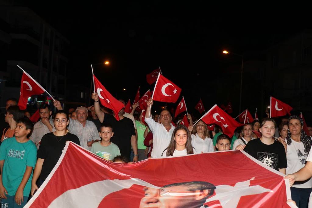 Bozdoğan Belediyesi'nden 30 Ağustos Zafer Bayramı Fener Alayı Yürüyüşü