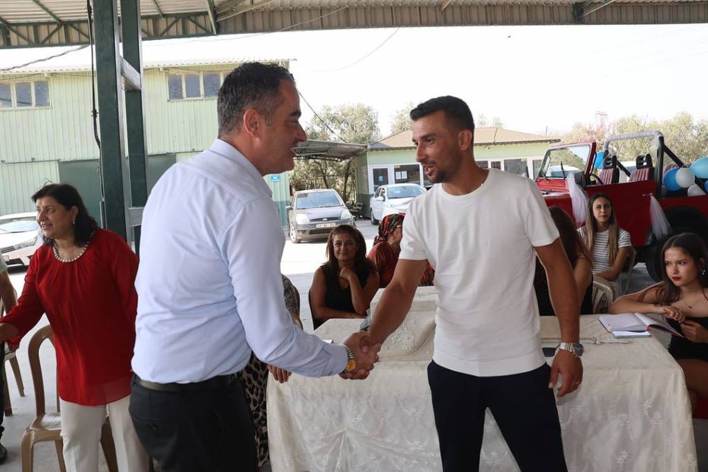 Koçarlı Belediye Başkanı Özgür Arıcı, Çakırbeyli Mahallesi'nde Sünnet Cemiyetine Katıldı