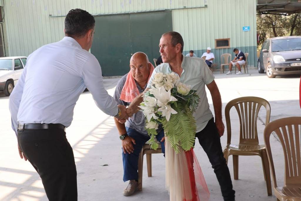 Koçarlı Belediye Başkanı Özgür Arıcı, Çakırbeyli Mahallesi'nde Sünnet Cemiyetine Katıldı