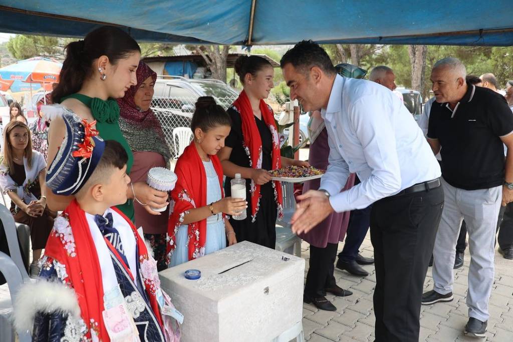 Koçarlı Belediye Başkanı Özgür Arıcı, Hasan'ın Sünnet Cemiyetine Katıldı