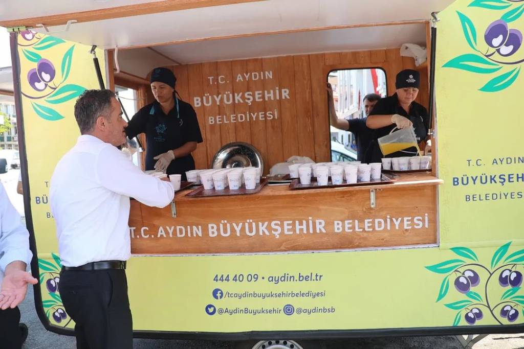 Koçarlı'da Limonata İkramı ve Vatandaşlarla Buluşma