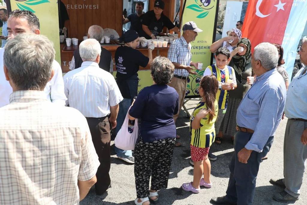 Koçarlı'da Limonata İkramı ve Vatandaşlarla Buluşma