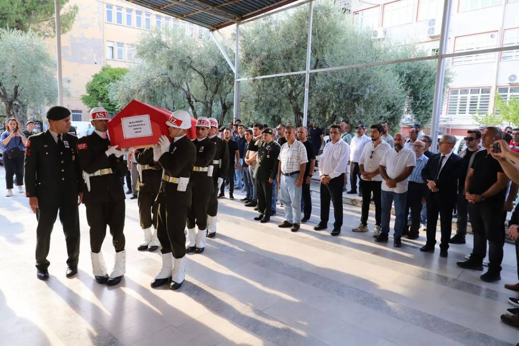 Nazilli Belediye Başkanı Ertuğrul Tetik, Astsubay Mutlu Keçeli'nin Cenaze Törenine Katıldı