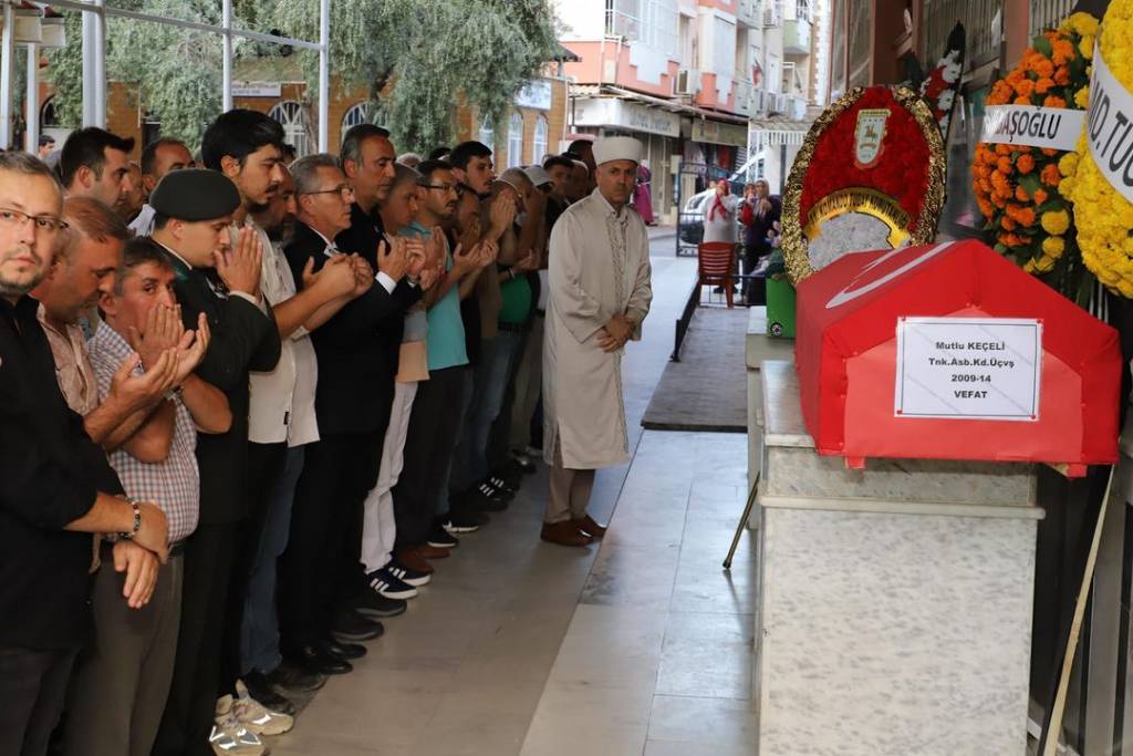 Nazilli Belediye Başkanı Ertuğrul Tetik, Astsubay Mutlu Keçeli'nin Cenaze Törenine Katıldı