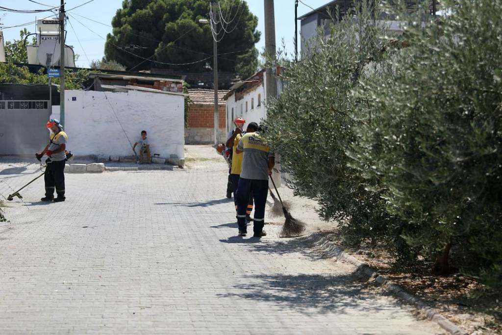 Didim Belediyesi Balat Mahallesi'nde Temizlik Çalışmaları Gerçekleştirdi